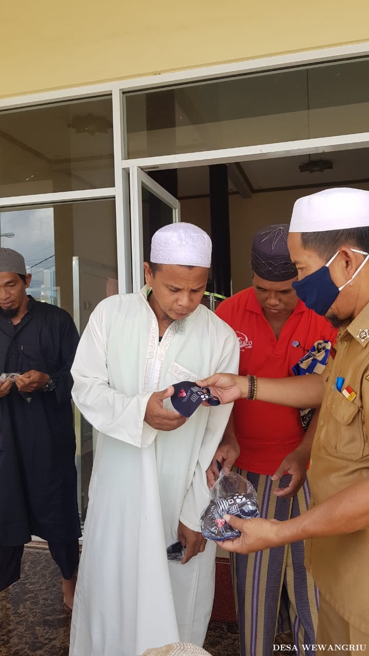 Pembagian Masker Kepada Warga
