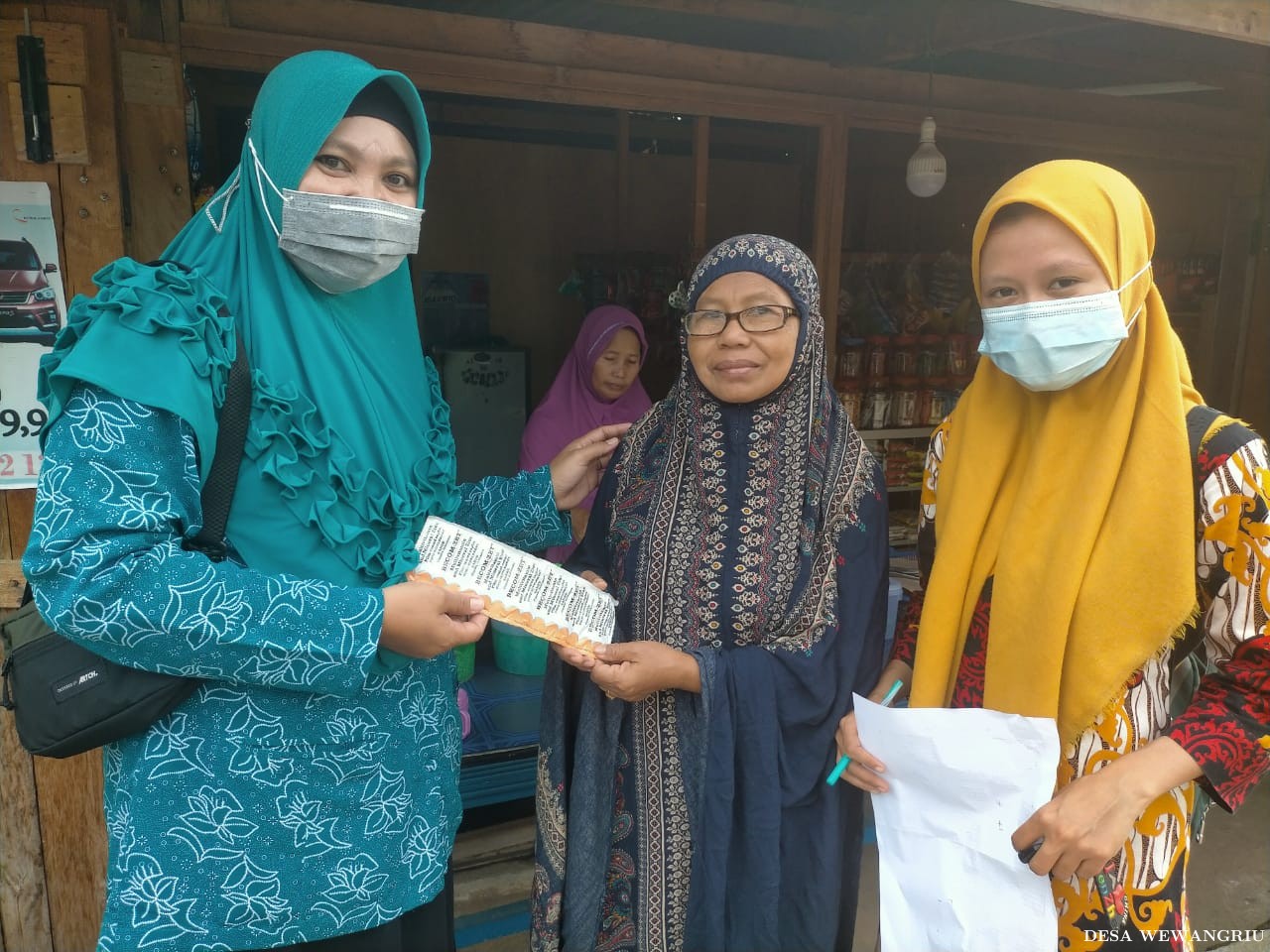 Pembagian Vitamin C Kepada Masyarakat di Tengah Pandemi Covid-19